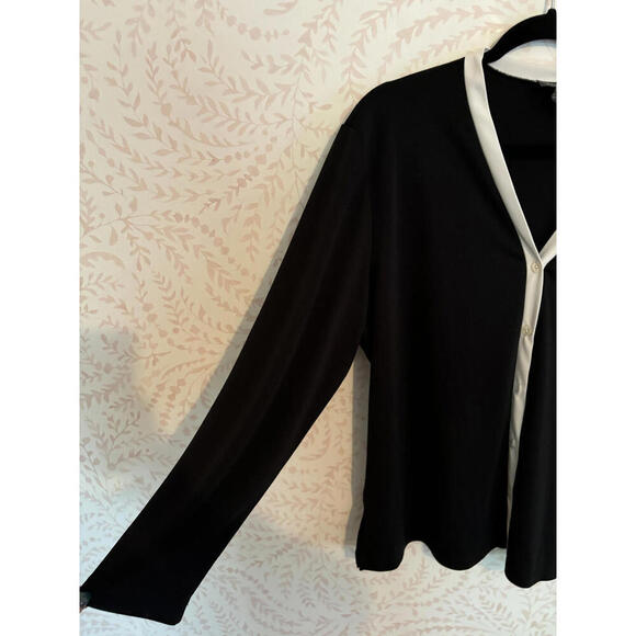 Van Heusen Women's Black Blouse with White Trim - Size XL - Picture 6 of 8
